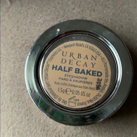 Urban decay gold  eyeshadow - Picture 4 of 6